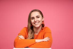 A profile image of Hannah Witton